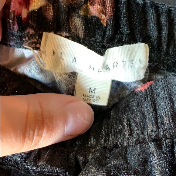 🦄 4/$40 Basic Black Floral Skirt - Picture 5 of 6